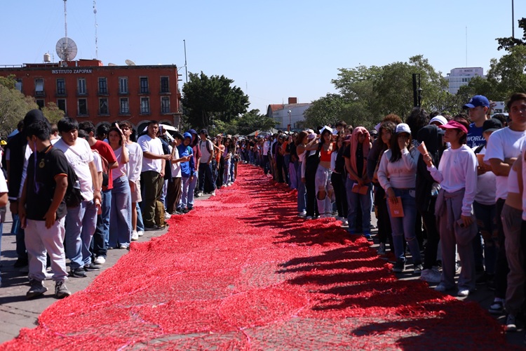 UNIDAS. La escritora asegura que le agrada que el libro sobre el feminicidio de su hermana se convierta en voces. (Foto: Michelle Vázquez) 